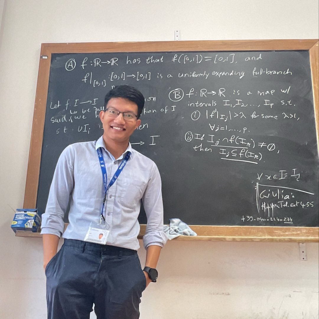 Singularities of the Chern–Ricci flow